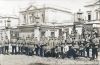 Soldaten des »2. mobilen Landsturm-Infanterie-Bataillons Neuss« vor dem Bahnhof in Loewen, August 1914.jpg